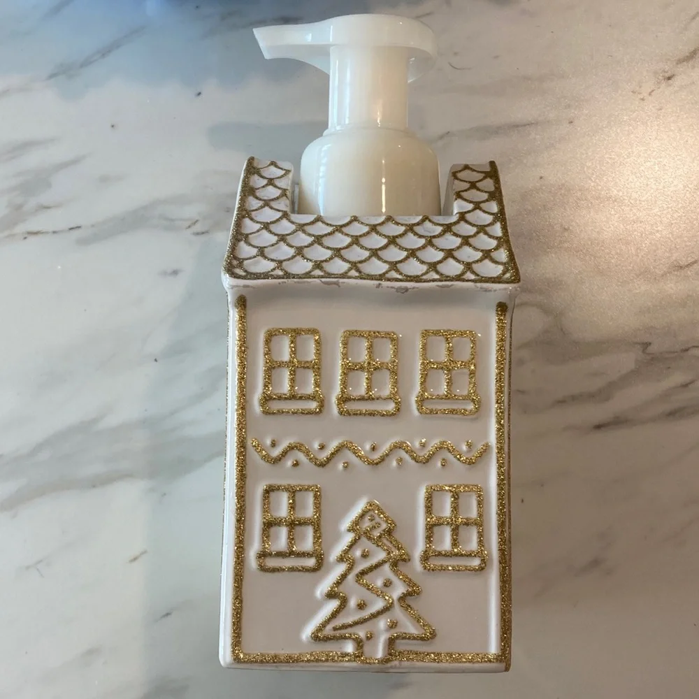 Bath & Body Works Gingerbread House Foaming Soap Dispenser White Gold Glitter